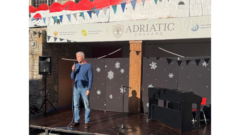 Новогодняя благотворительная ярмарка TOPLA ZIMA 2025