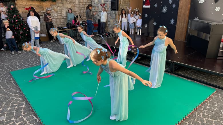 Новогодняя благотворительная ярмарка TOPLA ZIMA 2025