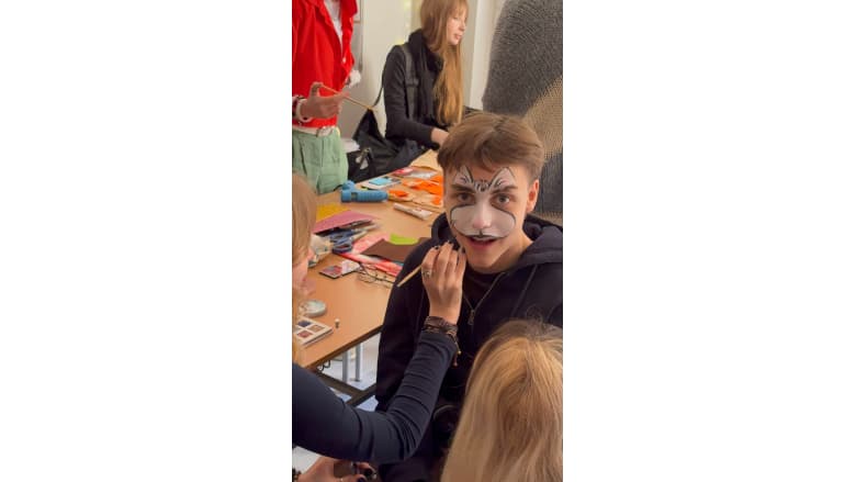 Новогодняя благотворительная ярмарка TOPLA ZIMA 2025