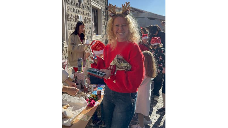 Новогодняя благотворительная ярмарка TOPLA ZIMA 2025