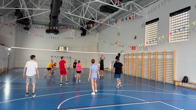 Матч «Учителя vs Родители» по волейболу